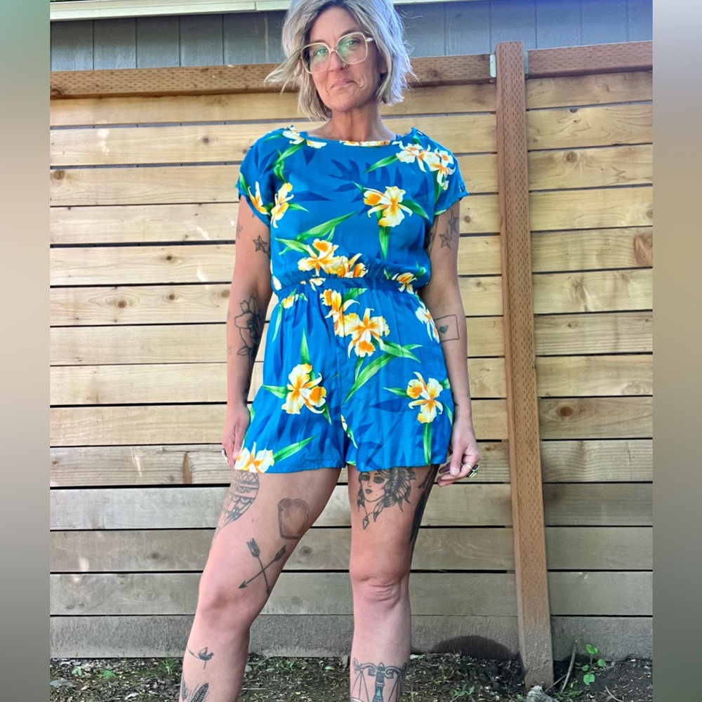 That’s it California 1980’s Hawaiian floral romper womens size small/med